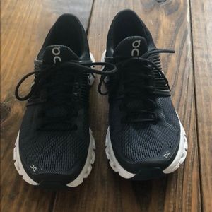 Cloud swift black running shoes size 7 OnCloud